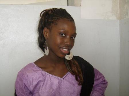 une belle fille encore